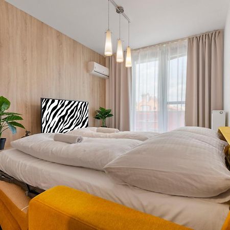 Lam Safari - Balcony - Ac - Free Parking Lägenhet Bratislava Exteriör bild