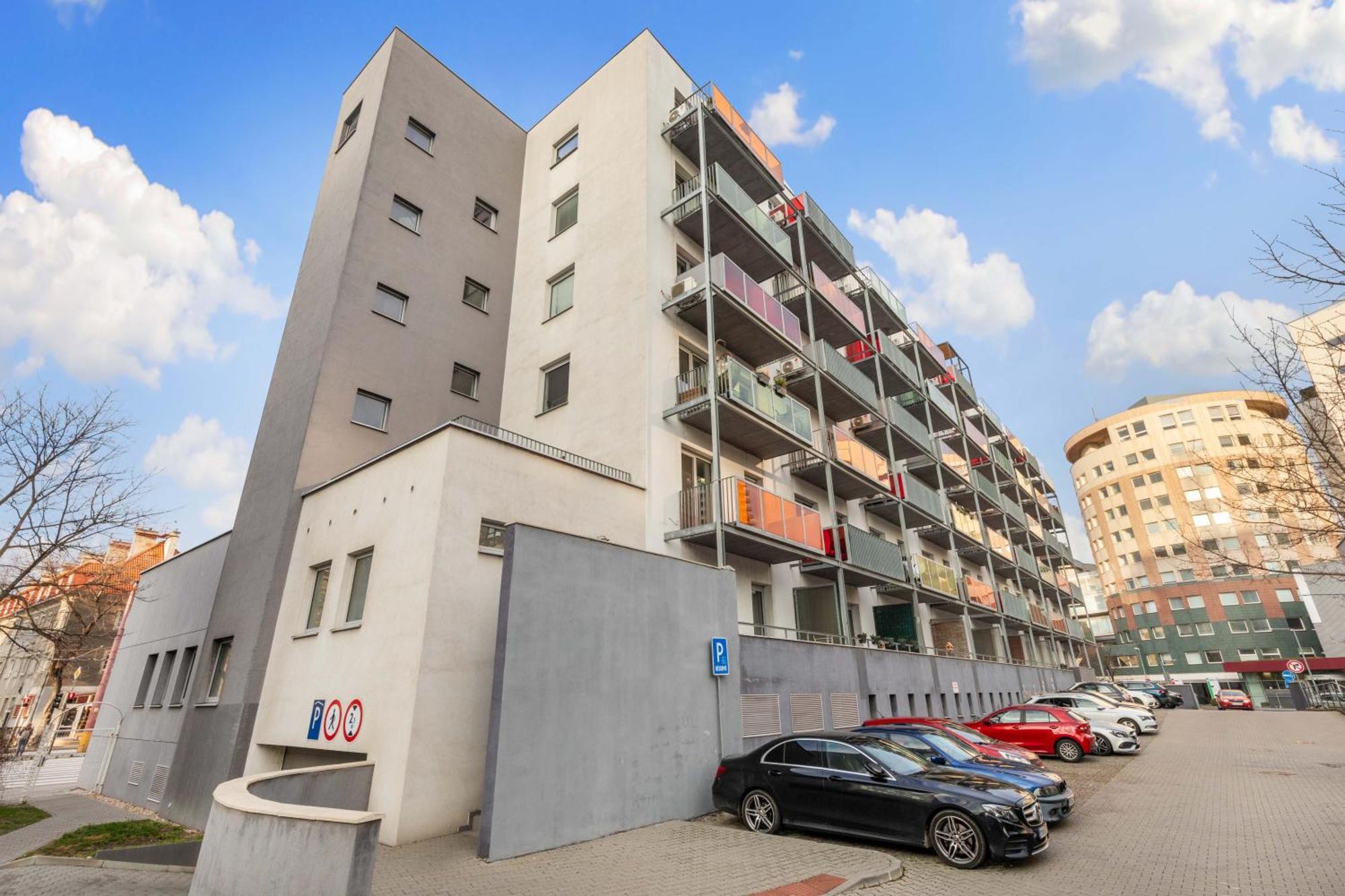 Lam Safari - Balcony - Ac - Free Parking Lägenhet Bratislava Exteriör bild