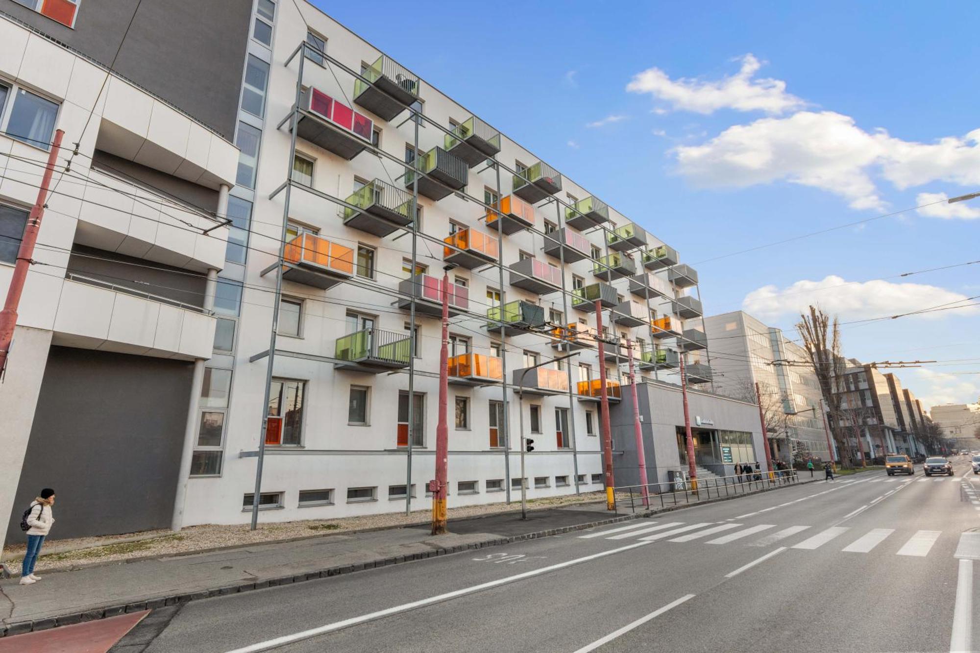 Lam Safari - Balcony - Ac - Free Parking Lägenhet Bratislava Exteriör bild