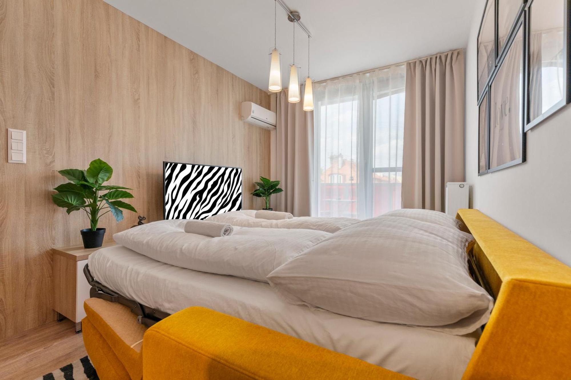 Lam Safari - Balcony - Ac - Free Parking Lägenhet Bratislava Exteriör bild